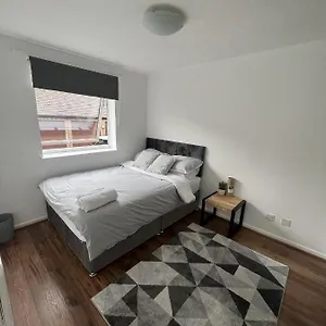  Apartment Canary Wharf Haven - Spacious & Homely Entire 1 Bedroom Flat United Kingdom
